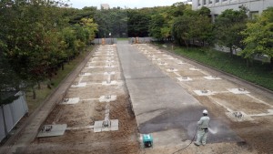 駐車場老朽化のため工事中