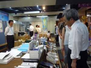 手前側は出店の山崎金属工業様