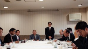 県　講演する藤田課長