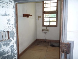 今後の対応に苦慮している内部の独居房跡