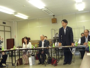 挨拶の県産業振興課利根川課長