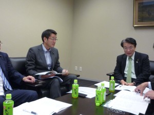 最初に山田としお参議院議員へ