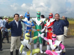 稲刈りもできるご当地戦隊　　メテオレンジャー