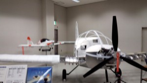 別会場には飛行機も