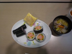 お昼に頂いたバラの花寿司