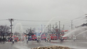 産業センター駐車場での放水訓練