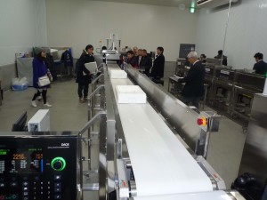 発砲スチロールに入れた状態で連続検査