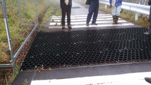 鹿・イノシシ侵入防止のグレーチング