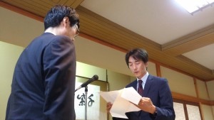 丸山理事長より鈴木市長へ