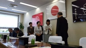 看護対策議連で要望を受ける