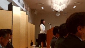 支部長会議での中原先生夫人