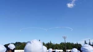 ブルーインパルスが描くハートマーク