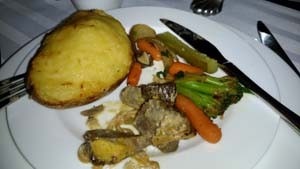 左上は意外とおいしいジャガイモ