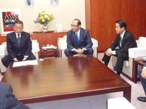 山本農水大臣にも