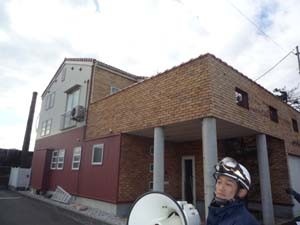 奇跡的に類焼を免れた一軒家